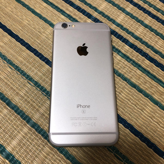 iPhone 6s Silver 64 GB スマホ/家電/カメラのスマートフォン/携帯電話(スマートフォン本体)の商品写真