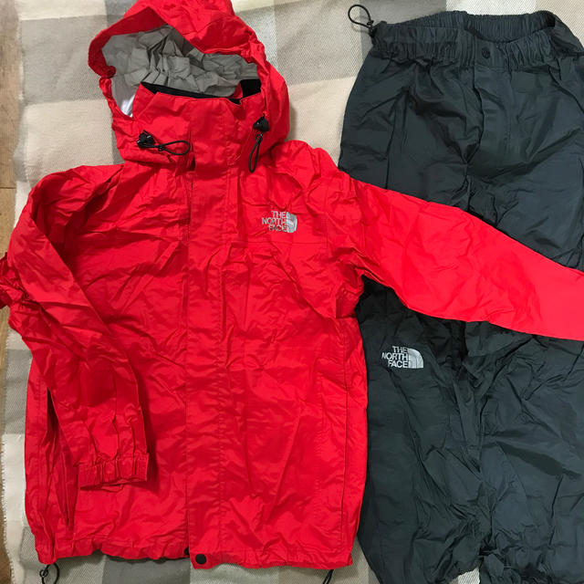 THE NORTH FACE(ザノースフェイス)のノースフェイス  130cmレインウェア レインスーツ 未使用 難あり キッズ/ベビー/マタニティのこども用ファッション小物(レインコート)の商品写真