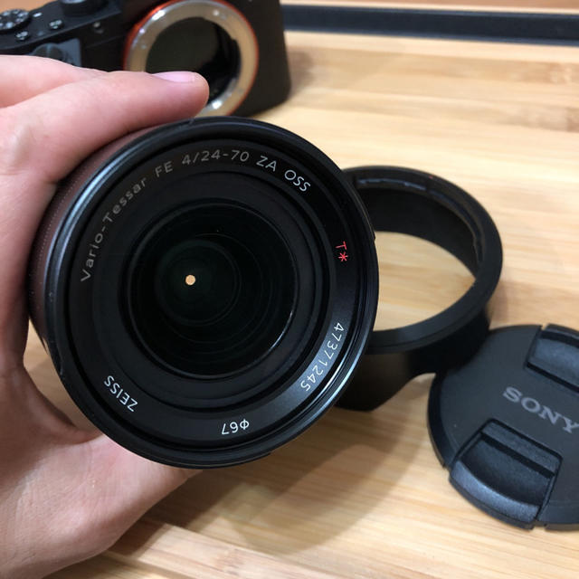 SONY(ソニー)のSONY α7Ⅱ+FE24-70F4セット スマホ/家電/カメラのカメラ(ミラーレス一眼)の商品写真