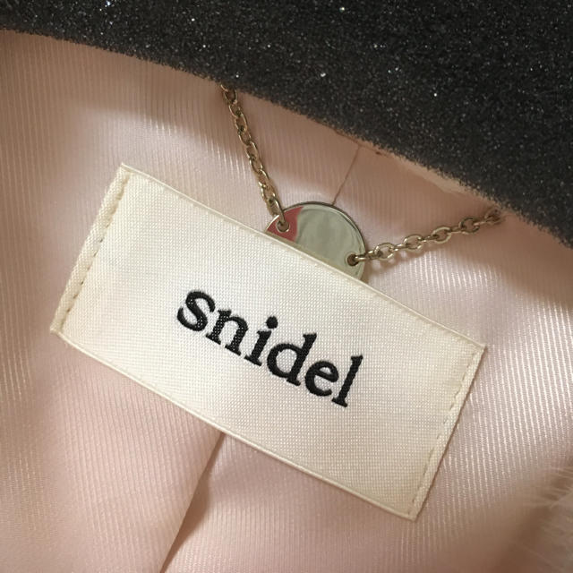 SNIDEL(スナイデル)のSNIDEL ノーカラーミドルエコファーコート スナイデル レディースのジャケット/アウター(毛皮/ファーコート)の商品写真