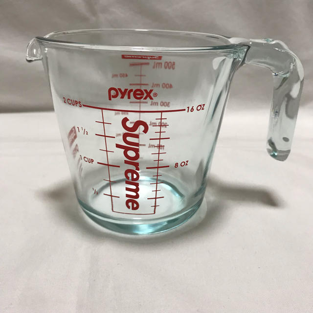 19fw Supreme Pyrex® 2-Cup Measuring Cup