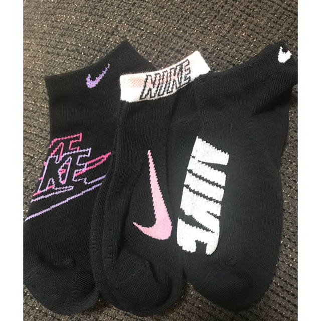 NIKE(ナイキ)の☆新品未使用  NIKE 靴下 ガールズ キッズ/ベビー/マタニティのこども用ファッション小物(靴下/タイツ)の商品写真