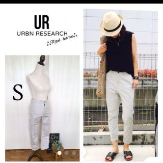 アーバンリサーチ(URBAN RESEARCH)のUR テーパードチノパンツ　S(チノパン)