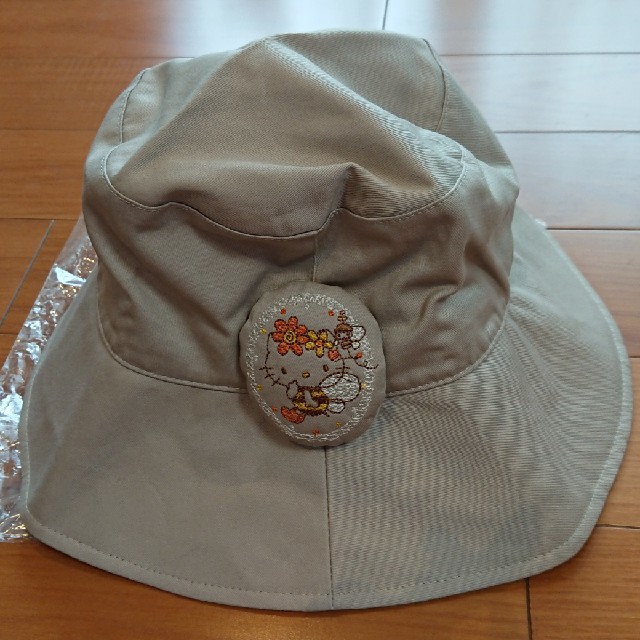 ハローキティ(ハローキティ)のハローキティちゃん🐈🍎🐱折り畳める帽子👒🐝バージョン🌻🌼付き✨✨』 レディースの帽子(ハット)の商品写真