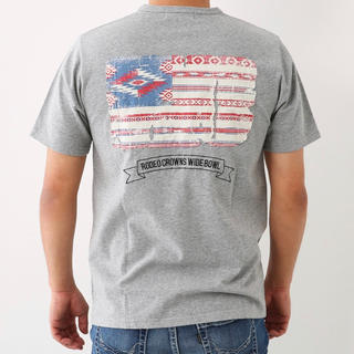 ロデオクラウンズワイドボウル(RODEO CROWNS WIDE BOWL)のオルテガ フラッグ アップリケ Tシャツ T.GRY/XL  (Tシャツ/カットソー(半袖/袖なし))