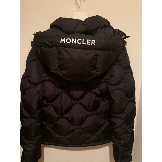 MONCLER(モンクレール)のモンクレール アルル サイズ 3 moncler arles Sakura様専用 メンズのジャケット/アウター(ダウンジャケット)の商品写真