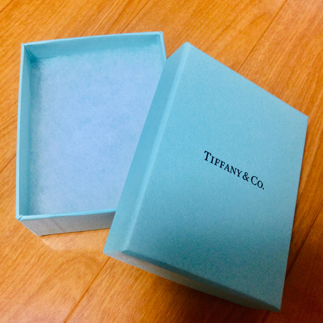 Tiffany & Co.(ティファニー)の【チェロキー様専用】ティファニー 空箱 ケース付 レディースのバッグ(ショップ袋)の商品写真