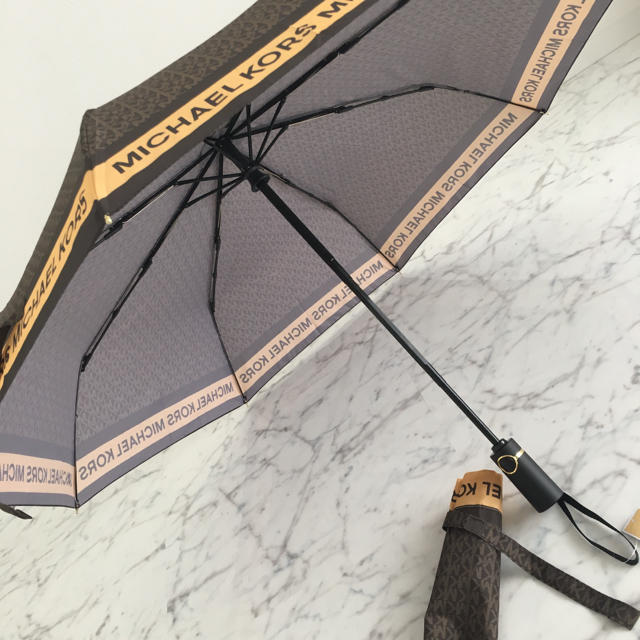 Michael Kors(マイケルコース)の新品未使用タグ マイケルコース   傘 レディースのファッション小物(傘)の商品写真