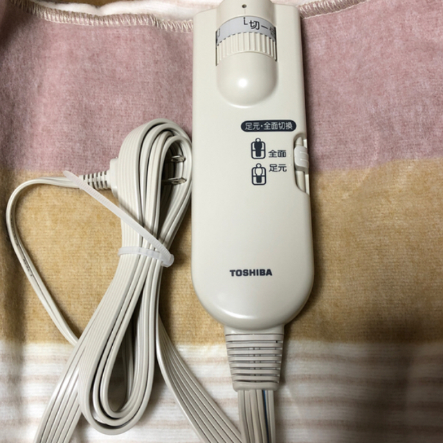 東芝(トウシバ)の新品未使用 東芝電気敷き毛布 スマホ/家電/カメラの冷暖房/空調(電気毛布)の商品写真