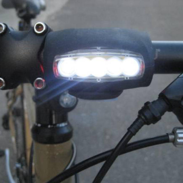 サイクルシリコンライト 自転車ライト 安全ledライト 電池付 送料無料 黒 の通販 By Camping Moon S Shop ラクマ