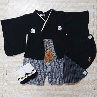 袴ロンパース 黒 70cm リバーシブルスタイ(和)・草履風靴下付き(和服/着物)