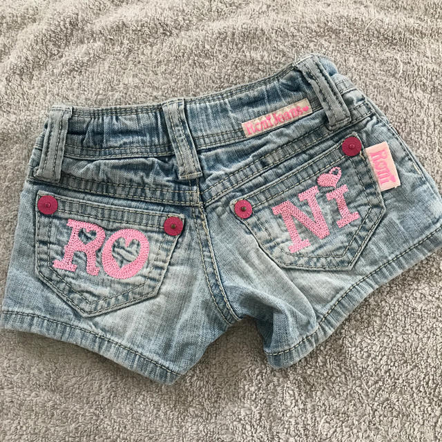 RONI(ロニィ)のRONI jeans ピンクロゴ刺繍 デニムパンツ キッズ/ベビー/マタニティのキッズ服女の子用(90cm~)(パンツ/スパッツ)の商品写真