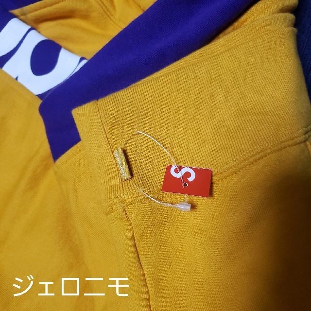 Supreme(シュプリーム)のSupreme Sideline Hooded Sweatshirt GOLD メンズのトップス(パーカー)の商品写真