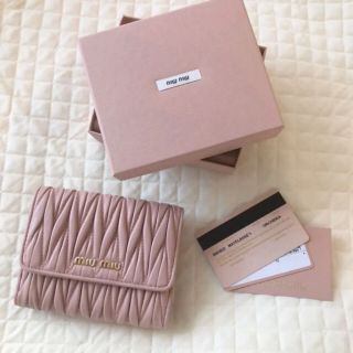 miumiu - miumiu 折り財布 定番 マトラッセ ピンクの通販 by 1月7日