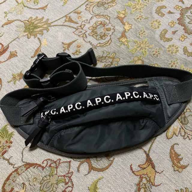 A.P.C(アーペーセー)の【ねきあつ様専用】APC ヒップバッグ メンズのバッグ(ウエストポーチ)の商品写真