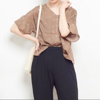 ナチュラルクチュール(natural couture)のnatural couture ドットブラウス(シャツ/ブラウス(半袖/袖なし))