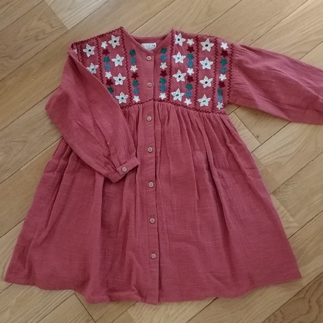 ZARA KIDS(ザラキッズ)の専用です★新品未使用★ZARAKids刺繍ワンピース キッズ/ベビー/マタニティのキッズ服女の子用(90cm~)(ワンピース)の商品写真