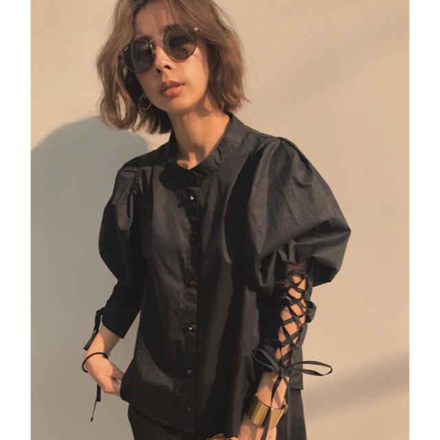 Ameri VINTAGE(アメリヴィンテージ)のLACE UP SLEEVE BLOUSE レディースのトップス(シャツ/ブラウス(長袖/七分))の商品写真