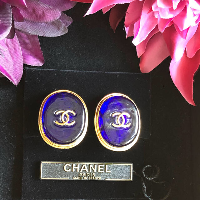 CHANEL ヴィンテージイヤリング2点 深いブルー＆べっ甲風クローバーイヤリング