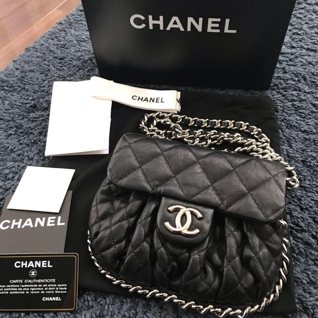 CHANEL(シャネル)のCHANEL ♡ アラウンド チェーン ☆あんみさん専用☆ レディースのバッグ(ショルダーバッグ)の商品写真