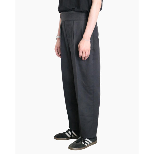 COMOLI(コモリ)の新品 neat Cotton Kersey BELTLESS ベルトレス メンズのパンツ(スラックス)の商品写真