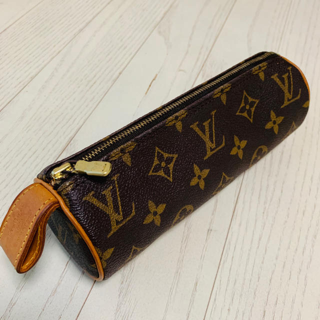 LOUIS VUITTON 筒型 ポーチ