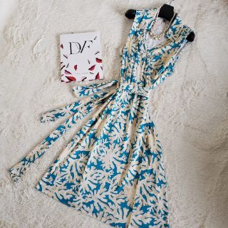 ダイアンフォンファステンバーグ(DIANE von FURSTENBERG)の〘極美品〙ダイアンフォン”さわやかカラーデザインの”ラップワンピース(ひざ丈ワンピース)