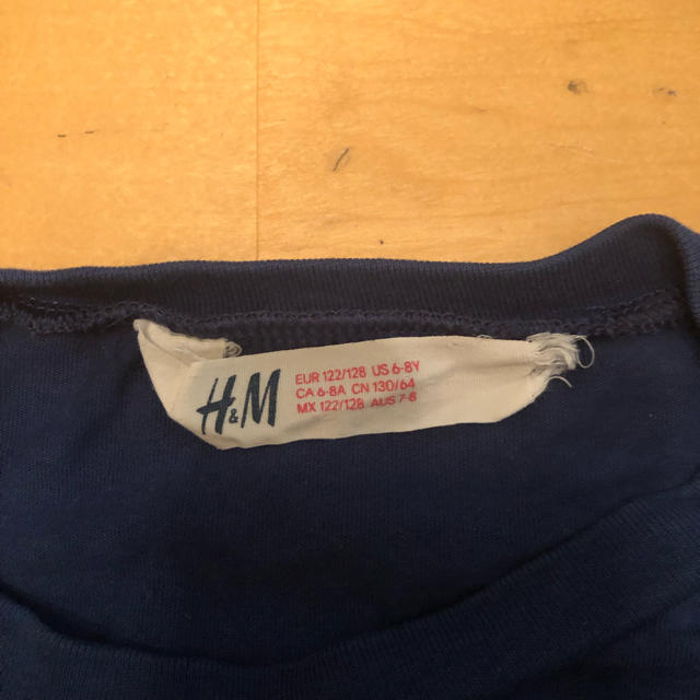 H&M(エイチアンドエム)のH&M おもしろ ロングTシャツ 120センチ キッズ/ベビー/マタニティのキッズ服男の子用(90cm~)(Tシャツ/カットソー)の商品写真