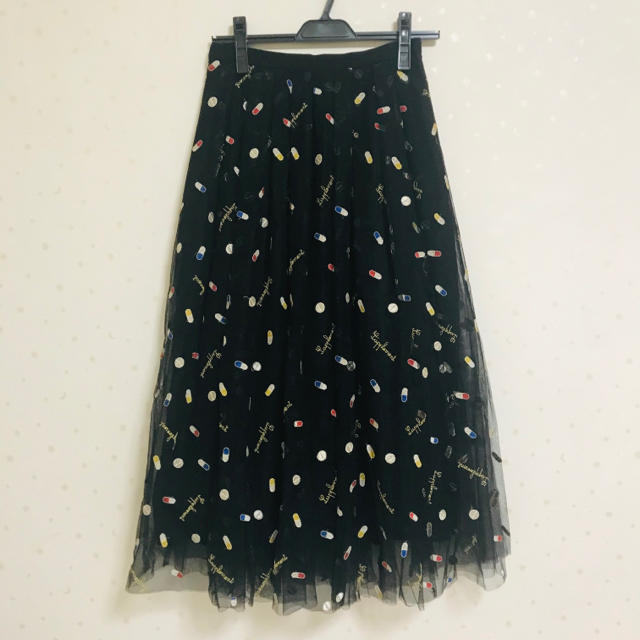GRACE CONTINENTAL(グレースコンチネンタル)のカプセル刺繍スカート レディースのスカート(ロングスカート)の商品写真