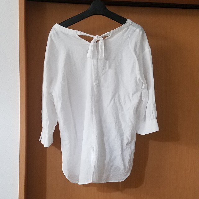 ikka(イッカ)のバックリボンチュニック　ホワイト五分袖 レディースのトップス(シャツ/ブラウス(長袖/七分))の商品写真