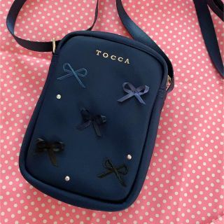 トッカ(TOCCA)のトッカ バンビーニ🎀リボンミニショルダー　ネイビー(ポシェット)