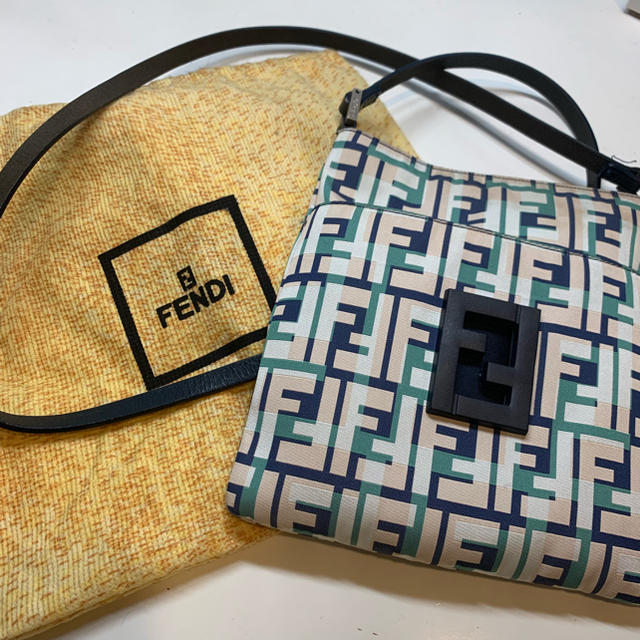 FENDI(フェンディ)のfendi ショルダーバッグ メンズのバッグ(ショルダーバッグ)の商品写真