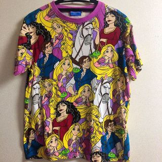 ディズニー(Disney)の× ディズニー総柄Tシャツ × ラプンツェル× Ｍサイズ(Tシャツ(半袖/袖なし))