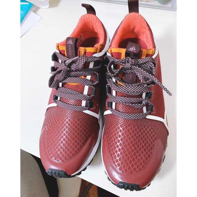 adidas by Stella McCartney(アディダスバイステラマッカートニー)のadidas by Stella McCartney ランニングシューズ レディースの靴/シューズ(スニーカー)の商品写真