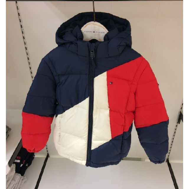 TOMMY HILFIGER(トミーヒルフィガー)のTOMMY HILFIGER キッズ ダウンジャケット キッズ/ベビー/マタニティのキッズ服男の子用(90cm~)(ジャケット/上着)の商品写真