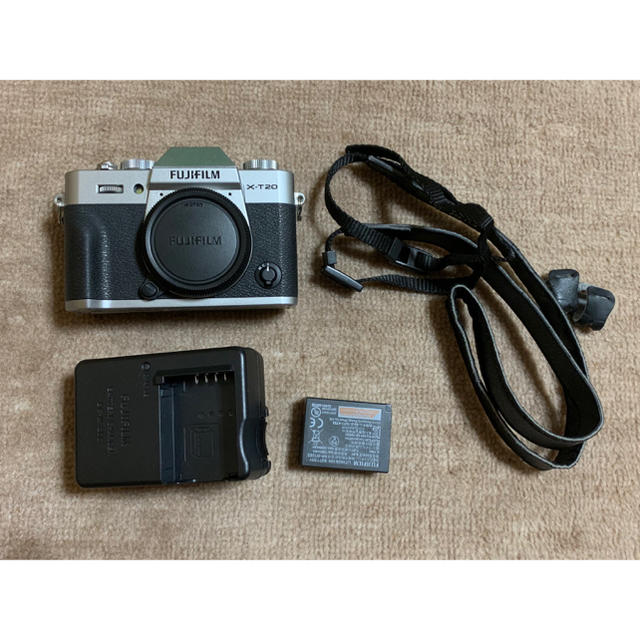 富士フイルム(フジフイルム)のFUJIFILM X-T20 シルバー 値下げ 9/28まで スマホ/家電/カメラのカメラ(ミラーレス一眼)の商品写真