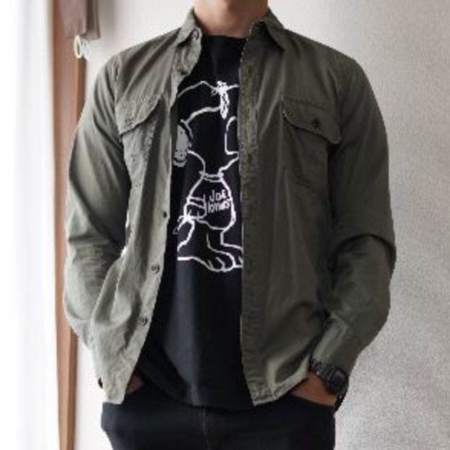 UNIQLO(ユニクロ)の【専用】Mサイズ ミリタリーシャツ ユニクロスリムフィットシャツ メンズのトップス(シャツ)の商品写真