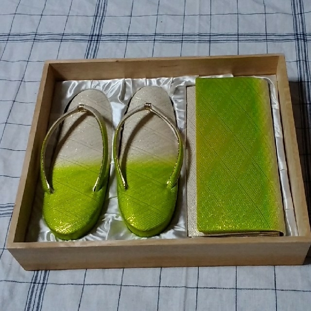 木箱入り和装用草履・クラッチバッグセット　黄緑×白　美品