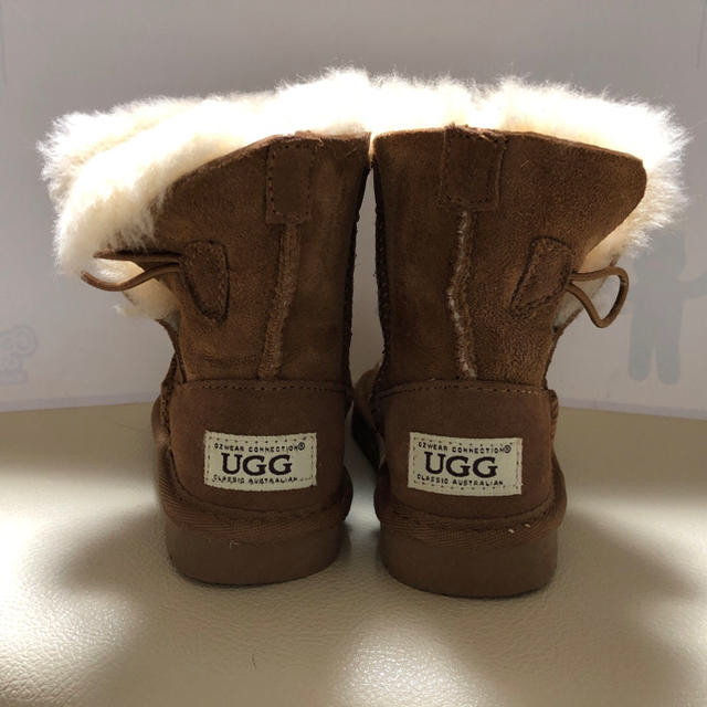 UGG(アグ)の新品 未使用 UGG キッズ  ブーツ キッズ/ベビー/マタニティのキッズ靴/シューズ(15cm~)(ブーツ)の商品写真