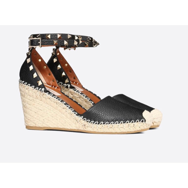買い誠実 valentino garavani - VALENTINO ロックスタッズ サンダル