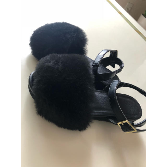 ZARA KIDS(ザラキッズ)の女の子ファーサンダル19美品 キッズ/ベビー/マタニティのキッズ靴/シューズ(15cm~)(サンダル)の商品写真