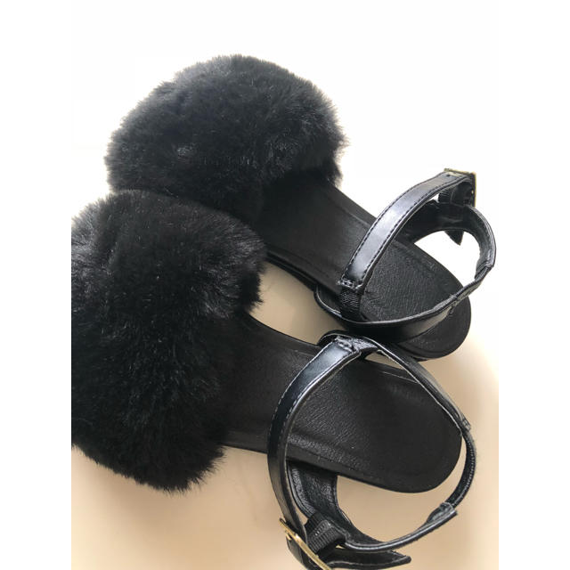 ZARA KIDS(ザラキッズ)の女の子ファーサンダル19美品 キッズ/ベビー/マタニティのキッズ靴/シューズ(15cm~)(サンダル)の商品写真