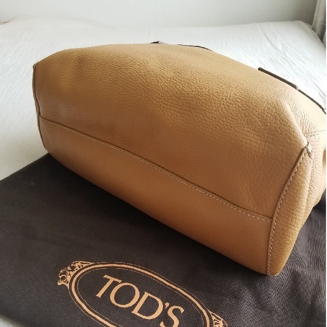 TOD'S(トッズ)の美品☆TOD'S.A4ショルダーバッグ レディースのバッグ(ショルダーバッグ)の商品写真