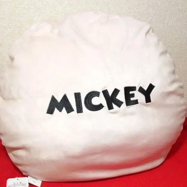 Disney(ディズニー)のミッキー モノトーン fluffy クッション 白 インテリア/住まい/日用品のインテリア小物(クッション)の商品写真