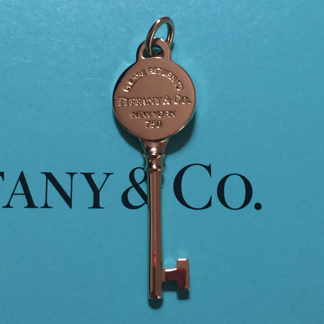 Tiffany & Co.(ティファニー)の新品☆リターントゥティファニー 18K イエローゴールドKEY トップ レディースのアクセサリー(チャーム)の商品写真