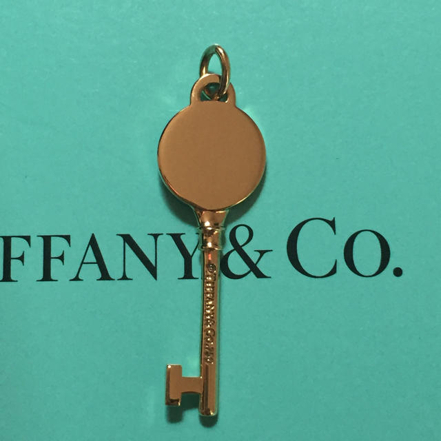 Tiffany & Co.(ティファニー)の新品☆リターントゥティファニー 18K イエローゴールドKEY トップ レディースのアクセサリー(チャーム)の商品写真