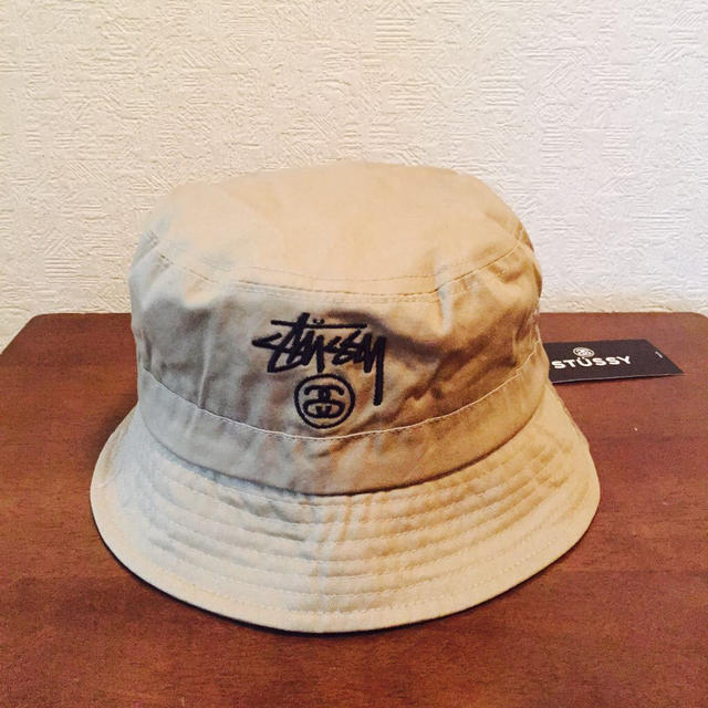 STUSSY(ステューシー)のSTUSSY ベージュバケットハット レディースの帽子(ハット)の商品写真