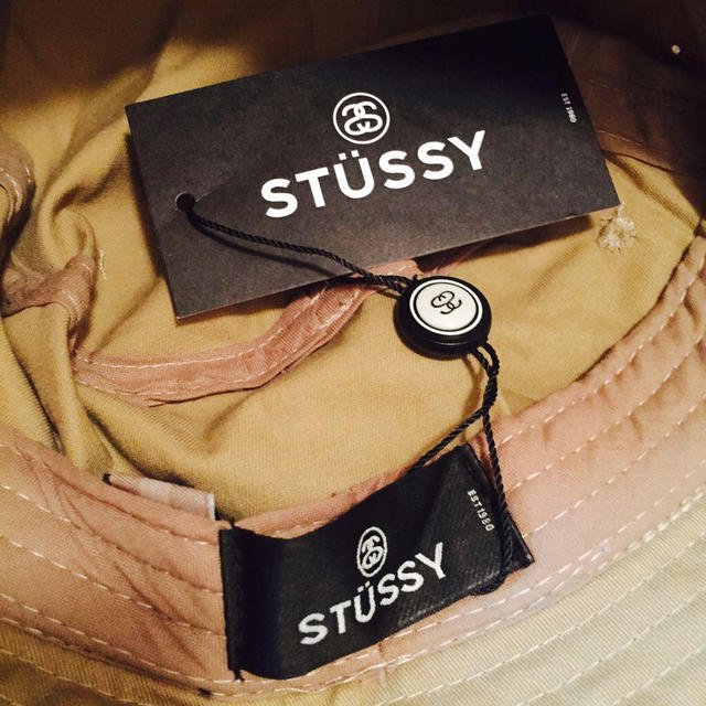 STUSSY(ステューシー)のSTUSSY ベージュバケットハット レディースの帽子(ハット)の商品写真
