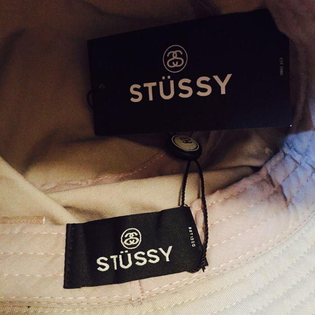 STUSSY(ステューシー)のSTUSSY パールグレーバケットハット レディースの帽子(ハット)の商品写真