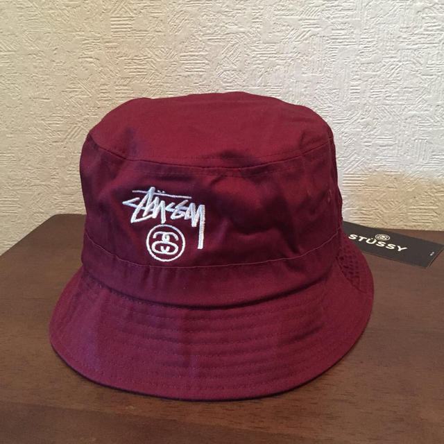 STUSSY(ステューシー)のSTUSSYワインレッドバケットハット レディースの帽子(ハット)の商品写真